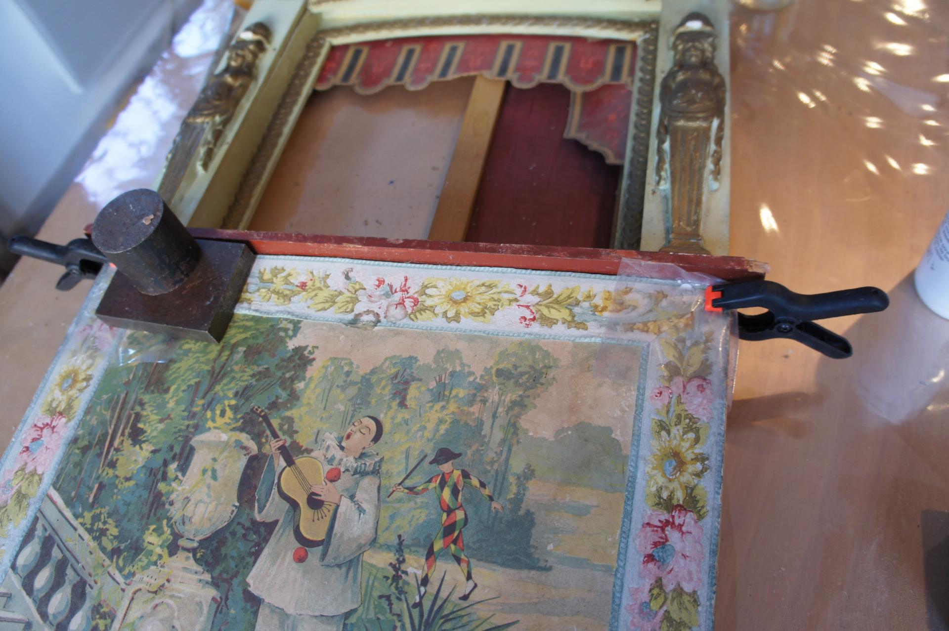 En cours de restauration - Collage du bois par pression